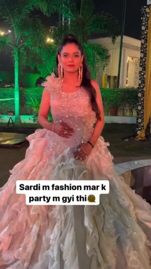 Komal Gugnani Instagram - Why so thandiii? ❄️🥶
#trending #dhurandhar #dhurandharsong #ishqjalakar #komalgugnani #barbiedoll #trending #bollywood #bollywoodsongs #akshayekhanna #ranveersingh