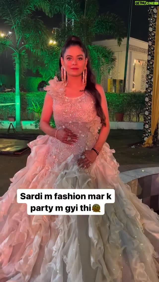 Komal Gugnani - 5.7K Likes - Why so thandiii? ❄️🥶

#trending #dhurandhar #dhurandharsong #ishqjalakar #komalgugnani #barbiedoll #trending #bollywood #bollywoodsongs #akshayekhanna #ranveersingh