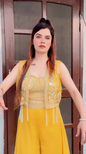 Komal Gugnani Instagram - Outfit / Doll❣️
Outfit : @umang_ethnic
#komalgugnani #barbiedoll #reels #reelsinstagram #trending #dance #explore