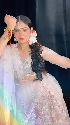 Komal Gugnani Instagram - 🎨🫰
Outfit : @appleweddingbazaar
Jewellery: @gunika_jwellery
#holivibes #happyholi #holi2025
#komalgugnani #barbiedoll