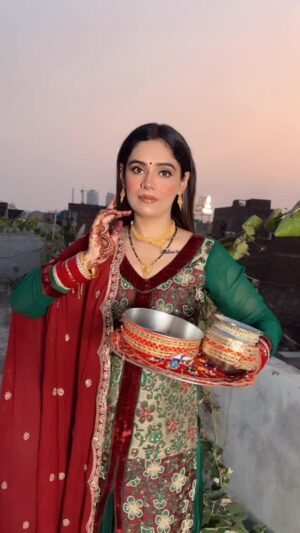 Komal Gugnani Instagram - Happy Karwachauth all the beauties🥰♥️
#karwachauth #karwachauthspecial #barbiedoll #komalgugnani #reelsinstagram #trending #dolldance