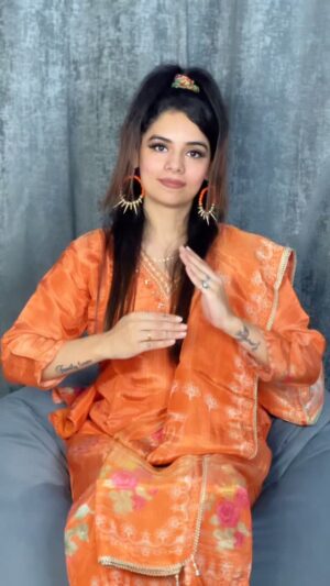 Komal Gugnani Instagram - Thumak Thumak 🧡
Outfit: @umang_ethnic
#thumakthumak #dolldancebykomal #komalgugnani #barbiedoll #reels #trending