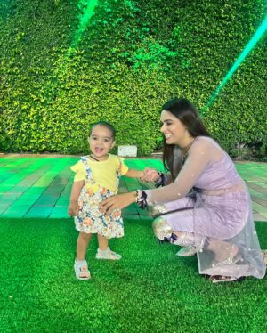 Komal Gugnani Instagram - Meri Duniya🌍🧿❣️
@mk_monusingh @inaya_doll1
#family #familygoals #happyfamily #goals #komalgugnani #mksingh #inayadoll
