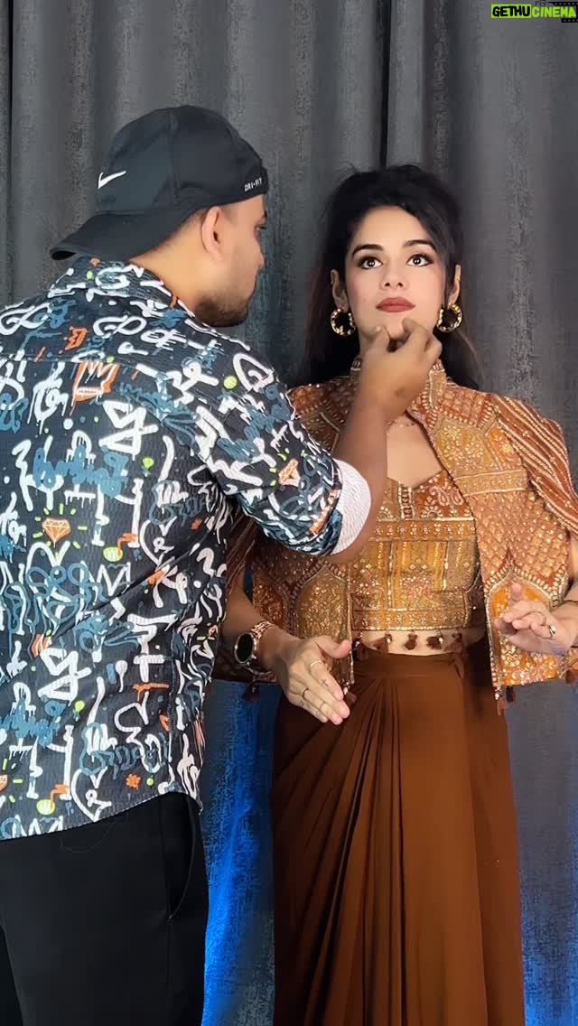 Komal Gugnani - 54.6K Likes - Couple goals: 90% drama, 10% coordination 😁🌸 
 @mk_monusingh 
#ranitumeinraja #komalgugnani #barbiedoll #reels #funnydance #couplegoals #dolldance #haryana #panipat #robotdance