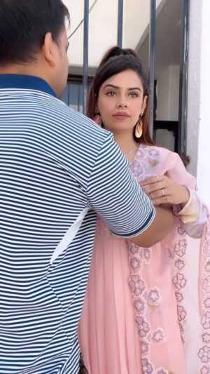 Komal Gugnani Instagram - Happy Rakshabandhan ❤️🤌🏻
Outfit: @umang_ethnic
#rakshabandhan #rakhi #happyrakshabandhan #barbiedoll #brothersisterlove #komalgugnani