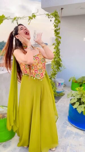 Komal Gugnani Instagram - Chalo laugh laugh 😆😛
#barbiedoll #komalgugnani #reels #reelsinstagram #trending #comedy