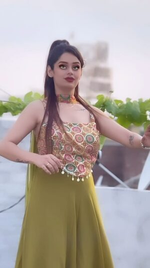 Komal Gugnani Instagram - Chhaliya😍 @mk_monusingh
@itssapnachoudhary
#barbiedoll #komalgugnani #reels #reelsinstagram #dolldance #chhaliya