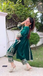 Actress Komal Gugnani HD Photos and Wallpapers January 2025