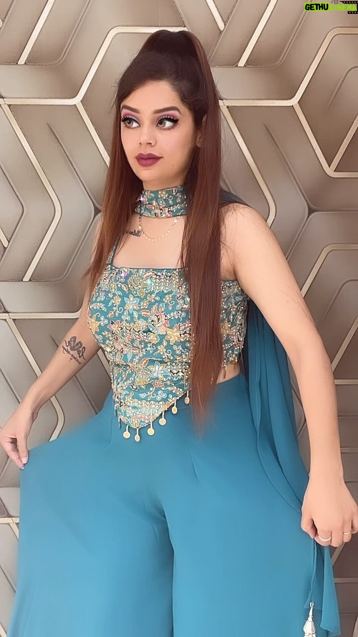 Komal Gugnani - 14.3K Likes - Dabbe pe Dabba💎
Outfit: @umang_ethnic 

#barbiedoll #komalgugnani #reels #udakabutar #dabbepedabba