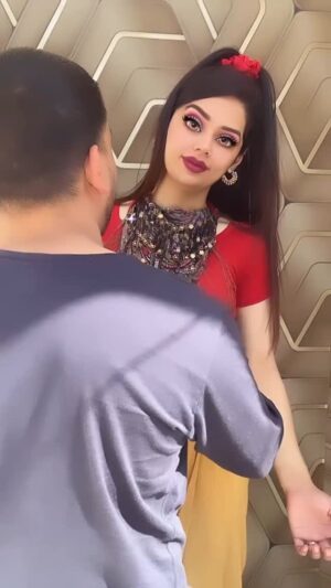 Komal Gugnani Instagram - Khaa hai Chand😁
#barbiedoll #komalgugnani #reelsinstagram #reels #trending