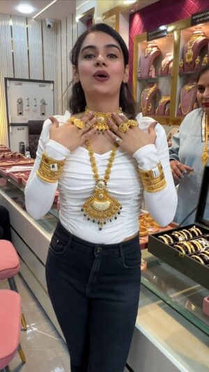 Komal Gugnani Instagram - Panipat m aa gyi 1Gram Gold Jewellery
GOLDEN TOUCH (Salarganj gate,Smart Market)
#komalgugnani #1gramgold #barbiedoll #shaky #trending