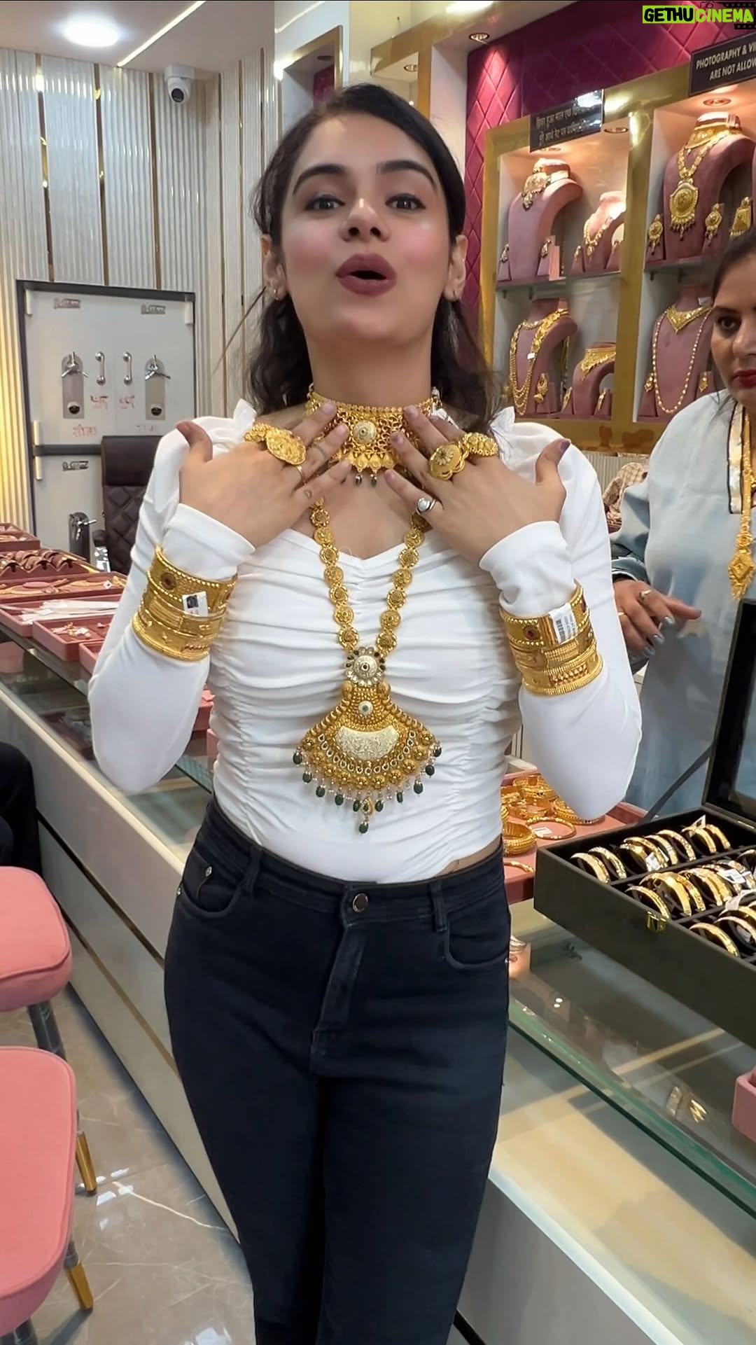 Komal Gugnani - 10.9K Likes - Panipat m aa gyi 1Gram Gold Jewellery 
GOLDEN TOUCH (Salarganj gate,Smart Market)

#komalgugnani #1gramgold #barbiedoll #shaky #trending