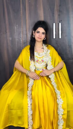 Komal Gugnani Instagram - On public demand♥️
Pyaara sa outfit from @umang_ethnic 🙂
#thumakthumak #komalgugnani #barbiedoll #reels #reelsinstagram #trending