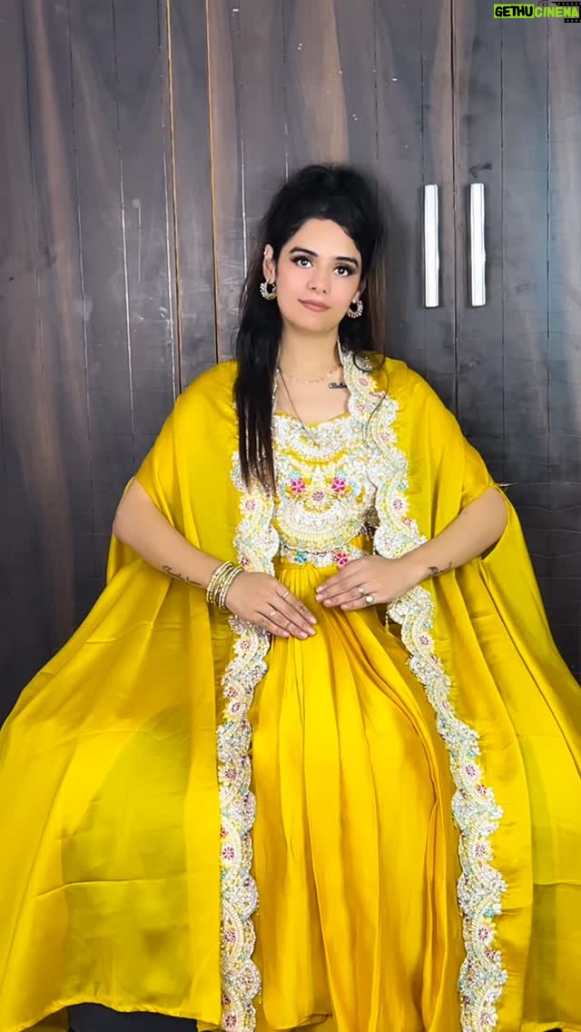 Komal Gugnani - 6.6K Likes - On public demand♥️
Pyaara sa outfit from @umang_ethnic 🙂

#thumakthumak #komalgugnani #barbiedoll #reels #reelsinstagram #trending