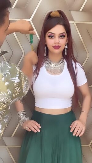 Komal Gugnani Instagram - 👀
#komalgugnani #barbiedoll #trending