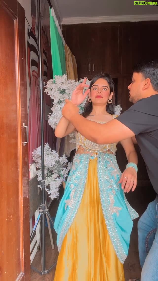Komal Gugnani - 4.8K Likes - Besos🔥
Outfit: @umang_ethnic 
.
.@piyush_bhagat @shaziasamji @jacquelienefernandez  @shreyaghosal 
.
#reel #reelitfeelit #reelinstagram #explore #explorepage #exploremore #besos #jacqueline #dancereel #trendy #viral #fyp #komalgugnani #besos