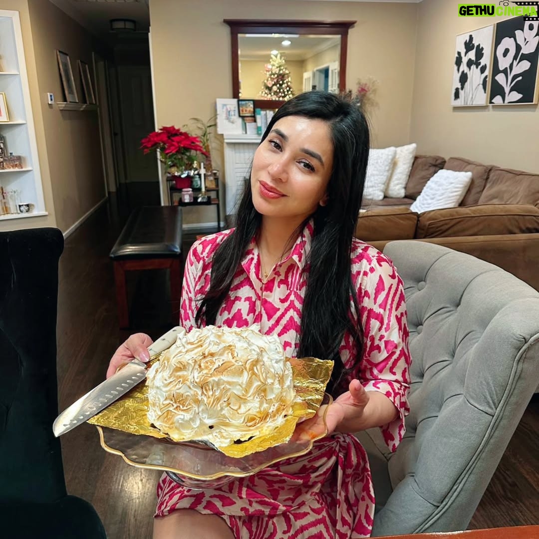 Komal Rizvi - 216 Likes - BAKED ALASKA
Homemade dark mocha ice cream with a light chocolate chiffon sponge, which is my special recipe topped with an extra airy swiss meringue! 
#sexydesserts #lovetocook #bakedalaska