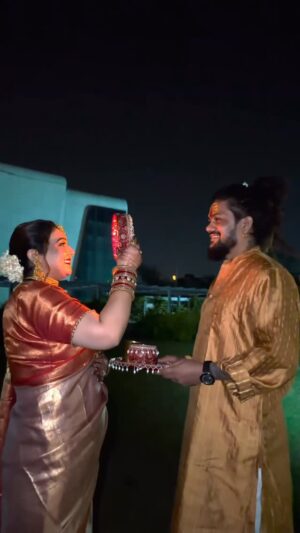 Komal Saklani Instagram - Karwa Chauth #2025 ā¤ļø
#koraj #lovereels #husbandwifeloveā¤ļø
