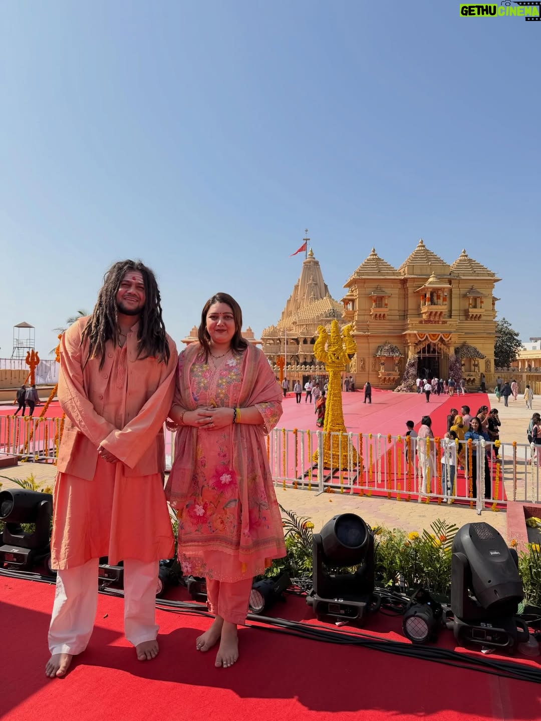 Komal Saklani - 199.8K Likes - जय सोमनाथ महादेव 🙏🏻🕉️🧿🚩

प्रथम ज्योतिर्लिंग सोमनाथ मंदिर के दर्शन करने का सौभाग्य मिला ❤️🕉️
यह भारत के सबसे महत्वपूर्ण और प्राचीन मंदिरों में से एक है, जो अदम्य आस्था और गौरव का प्रतीक है, जय सोमनाथ….🙏🏻🙏🏻

#somnathswabhimanparv #harharmahadev #somnathjyotirlinga #somnath #blessed