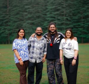 Komal Saklani Instagram - सलामत ą¤°ą¤¹ą„ ą¤¦ą„ą¤øą„ताना हमारा ā¤ļøš§æ
@baba_hans_raghuwanshi
@komal_saklani
@_jagriti_garg_sharma_
#dosti #shareforshare #post #harharmahadev #jaishnakr #mahadev #friends #brothers #family #love