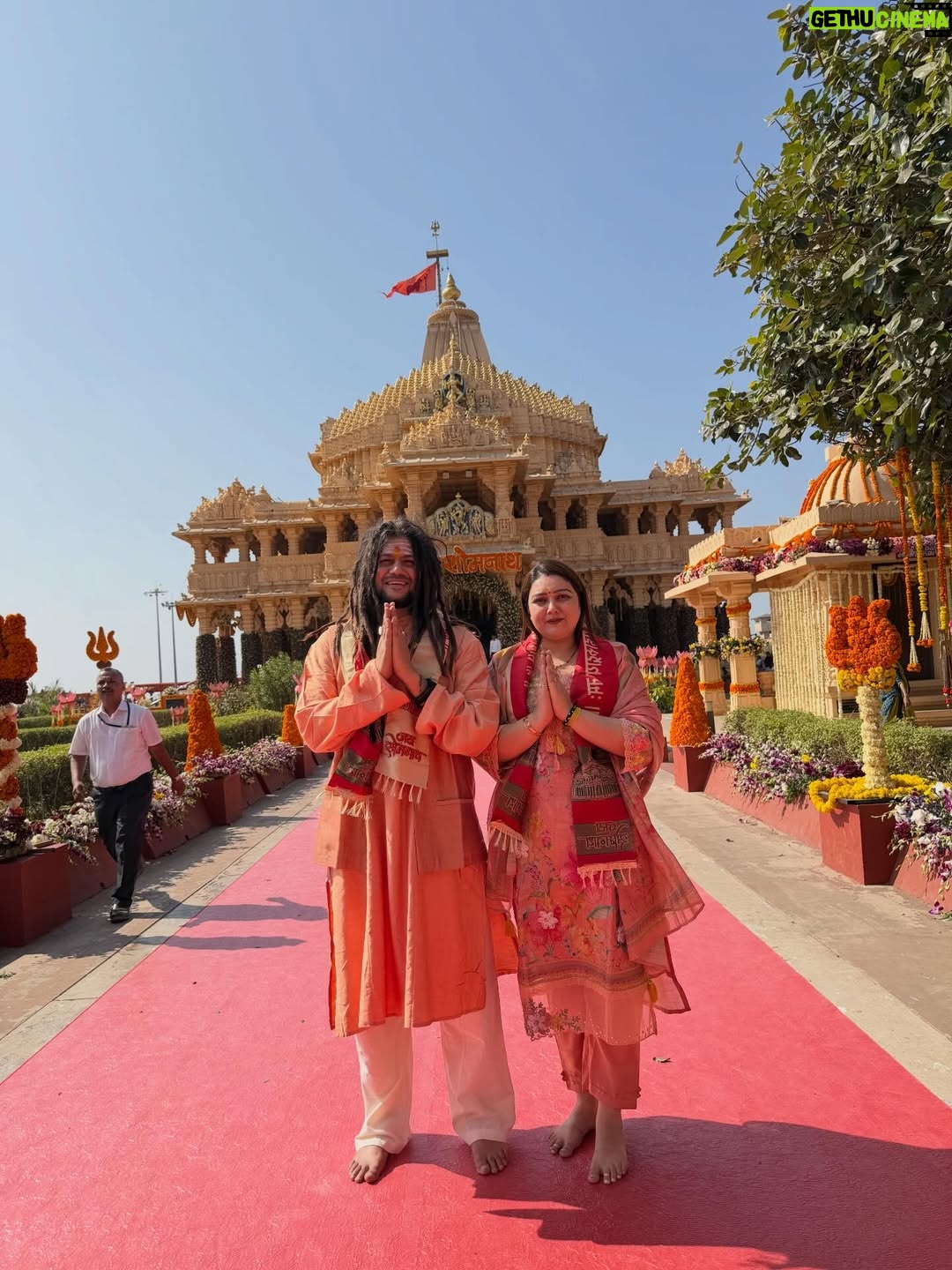 Komal Saklani - 199.8K Likes - जय सोमनाथ महादेव 🙏🏻🕉️🧿🚩

प्रथम ज्योतिर्लिंग सोमनाथ मंदिर के दर्शन करने का सौभाग्य मिला ❤️🕉️
यह भारत के सबसे महत्वपूर्ण और प्राचीन मंदिरों में से एक है, जो अदम्य आस्था और गौरव का प्रतीक है, जय सोमनाथ….🙏🏻🙏🏻

#somnathswabhimanparv #harharmahadev #somnathjyotirlinga #somnath #blessed