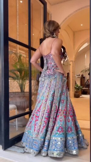 Komal Sodhi Instagram - Who wore this recently ❤️…. @kritisanon 
Wearing @abhinavmishra_  @abhinavmishrapersonal 
Bridal Trunkshow 6th to 8th of Feb 2026.
Time11 to 6 PM RSVP at 408-621-6733
Perfect for Sangeet / Mehndi / Dholki /jaago..
#viralrëëls #sangeet #abhinavmishra