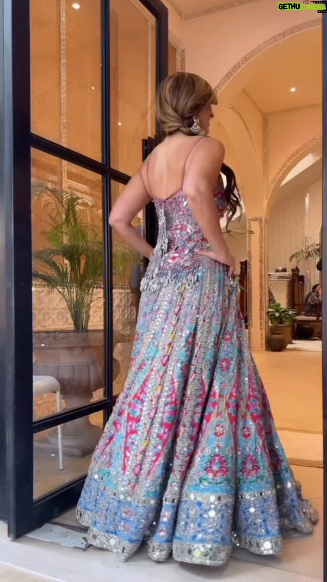 Komal Sodhi - 9.9K Likes - Who wore this recently ❤️…. @kritisanon 
Wearing @abhinavmishra_  @abhinavmishrapersonal 
Bridal Trunkshow 6th to 8th of Feb 2026.
Time11 to 6 PM RSVP at 408-621-6733
Perfect for Sangeet / Mehndi / Dholki /jaago..
#viralrëëls #sangeet #abhinavmishra