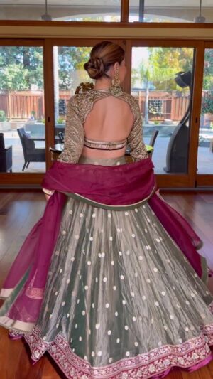 Komal Sodhi Instagram - 🔥🔥love 
Wearing @manishmalhotra05 @manishmalhotraworld ❤️❤️

#viral #lehengas #sangeet #share #like4like #instamood