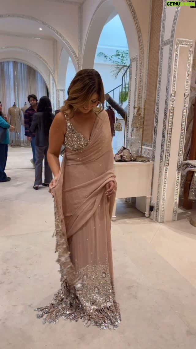 Komal Sodhi - 2K Likes - 