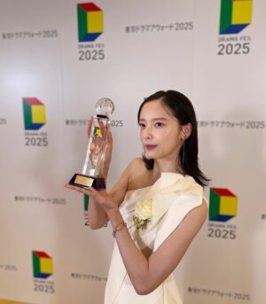 Konatsu Kato Instagram - 主演を務めたススキノ・インターンが東京ドラマアウォード ローカルドラマ賞いただきました🏆
あたたかく愛のあるキャストの皆様とスタッフの皆様で作り上げた優しい作品です。ただただ良い作品を作ろうという気持ちで満ちた撮影期間でした。そんな作品がこうして評価をいただけて、嬉しいです。北海道テレビ大好きーーー！