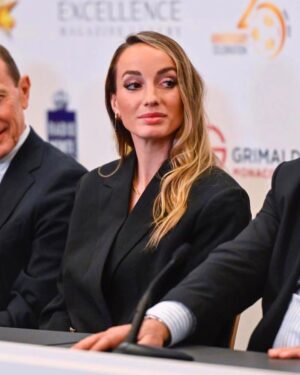 Kosovare Asllani Instagram - One of those special nights ✨ 

Very proud and honored to write history by receiving the very first Golden foot award for a women’s player.

The special part with this award is that the winner leaves a permanent mould of their footprints on "The Champions Promenade", on the seafront of the Principality of Monaco. 👣 

Thank you to Monaco, Prince Albert, President Antonio and the entire organization. 

This award represent women’s football and how far it’s come but the best part is, we are just getting started. ♥️
