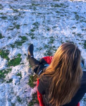 Kosovare Asllani Instagram - In a fast-moving life, I’m grateful for the short family moments that slow me down 🥰🇸🇪
Até amanhã, Portugal!