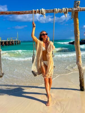 Kosovare Asllani Instagram - 📍Carribean Coast
Trading Christmas lights for Carribean sunshine this year. In love with life, addicted to travel 🌎🥰