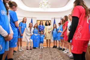 Kosovare Asllani Instagram - Unforgettable and proud moment receiving the Presidential medal of merits 🏅 for my accomplishments and contribution within 
equality in sports and society.