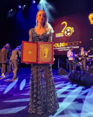 Kosovare Asllani Instagram - One of those special nights ✨ 

Very proud and honored to write history by receiving the very first Golden foot award for a women’s player.

The special part with this award is that the winner leaves a permanent mould of their footprints on "The Champions Promenade", on the seafront of the Principality of Monaco. 👣 

Thank you to Monaco, Prince Albert, President Antonio and the entire organization. 

This award represent women’s football and how far it’s come but the best part is, we are just getting started. ♥️