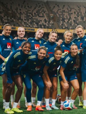 Kosovare Asllani Instagram - Stockholm 💙🇸🇪