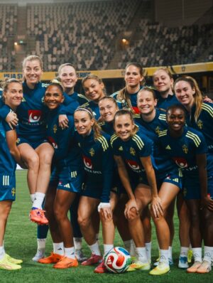 Kosovare Asllani Instagram - Stockholm 💙🇸🇪