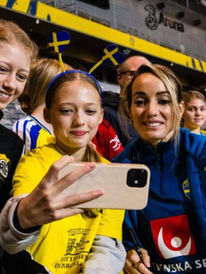 Kosovare Asllani Instagram - Stockholm 💙🇸🇪