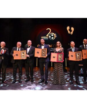 Kosovare Asllani Instagram - One of those special nights ✨ 

Very proud and honored to write history by receiving the very first Golden foot award for a women’s player.

The special part with this award is that the winner leaves a permanent mould of their footprints on "The Champions Promenade", on the seafront of the Principality of Monaco. 👣 

Thank you to Monaco, Prince Albert, President Antonio and the entire organization. 

This award represent women’s football and how far it’s come but the best part is, we are just getting started. ♥️