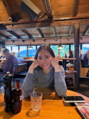 Kotoko Yamaga Instagram - 旅行中のいろんな私👖🐾🪨🌫️🥂