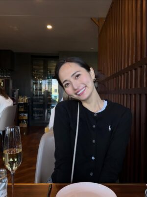 Kotoko Yamaga Instagram - 旅行中のいろんな私👖🐾🪨🌫️🥂