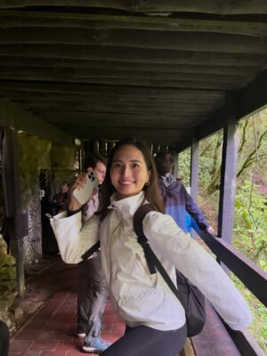Kotoko Yamaga Instagram - 旅行中のいろんな私👖🐾🪨🌫️🥂