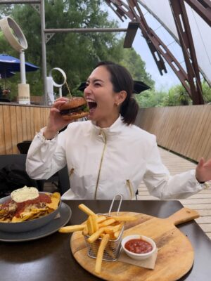 Kotoko Yamaga Instagram - 旅行中のいろんな私👖🐾🪨🌫️🥂