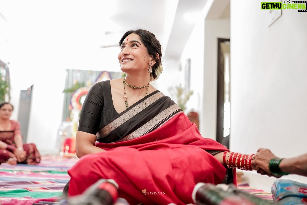 Krishi Thapanda - 70.4K Likes - 🧿🌸❤️

Saree: ಅಮ್ಮ’s first saree (40 yrs old saree)
Blouse: @rishi_designs11 
Jewellery: @theamethyststore 
Pc: @momentsbyraghavstudios @raghavstudios