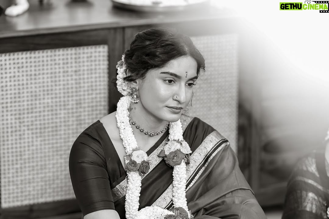 Krishi Thapanda - 70.4K Likes - 🧿🌸❤️

Saree: ಅಮ್ಮ’s first saree (40 yrs old saree)
Blouse: @rishi_designs11 
Jewellery: @theamethyststore 
Pc: @momentsbyraghavstudios @raghavstudios