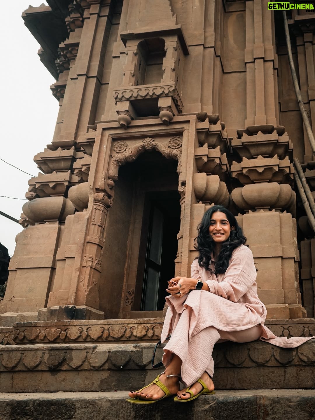 Krishi Thapanda - 62.5K Likes - My Strength, my Hope, and my protector ✨🤍🧿🌙 
#Kashi