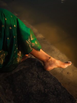Krishi Thapanda Instagram - 🌿💚

Saree: @thenalme 
Blouse: @likitha_suresh_ 
MUA: @makeoverwith_vandana 
Jewellery: @theamethyststore
