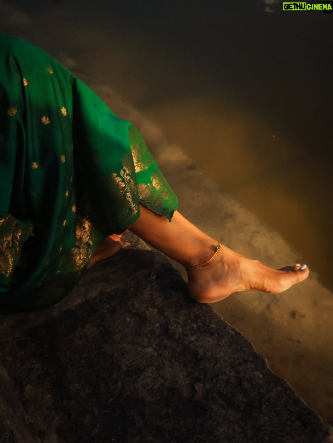Krishi Thapanda - 28.1K Likes - 🌿💚

Saree: @thenalme 
Blouse: @likitha_suresh_ 
MUA: @makeoverwith_vandana 
Jewellery: @theamethyststore