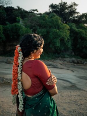 Krishi Thapanda Instagram - 🌿💚

Saree: @thenalme 
Blouse: @likitha_suresh_ 
MUA: @makeoverwith_vandana 
Jewellery: @theamethyststore