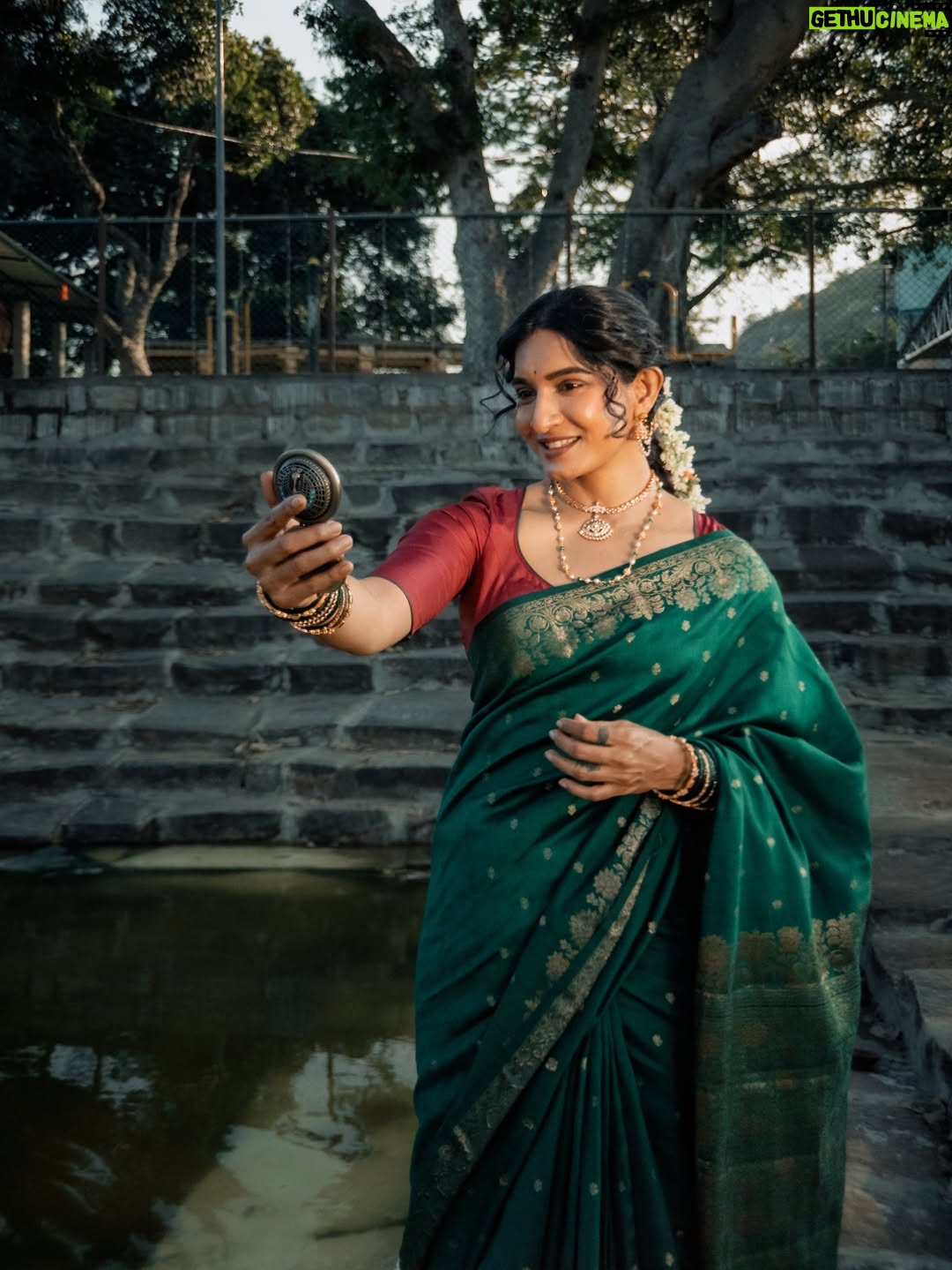 Krishi Thapanda - 28.1K Likes - 🌿💚

Saree: @thenalme 
Blouse: @likitha_suresh_ 
MUA: @makeoverwith_vandana 
Jewellery: @theamethyststore